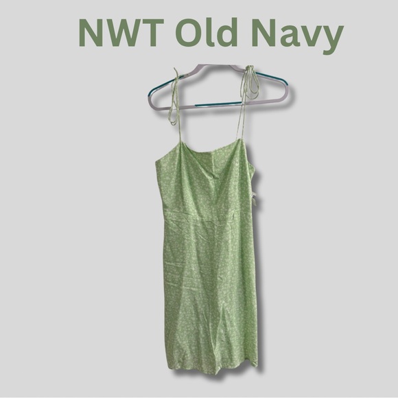 Old Navy Dresses & Skirts - NWT Old Navy Light Green Floral Summer Dress